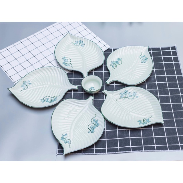 Set đĩa lá nông vẽ hoa sen xanh