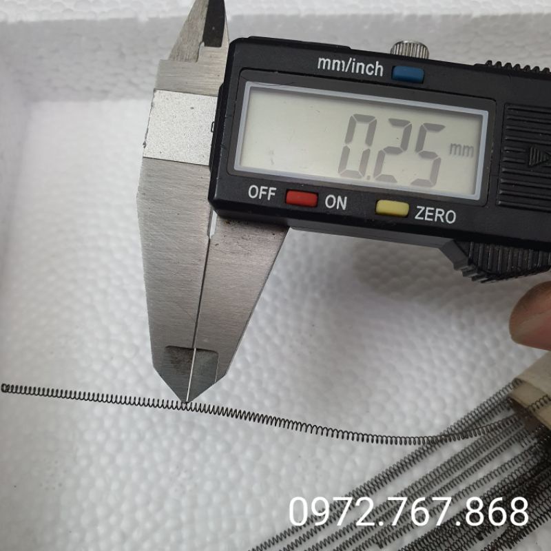 Lò xo nén, đường kính ngoài 1.6mm, thép 0.25mm, dài 200mm