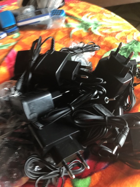 Sạc nokia chui lớn nhỏ