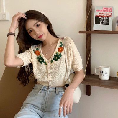 Áo hoa thêu cổ v Quảng châu bo tay xinh