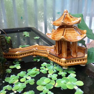 NGÔI ĐỀN CÓ CẦU DÀI TRANG TRÍ HỒ CÁ-HÒN NON BỘ