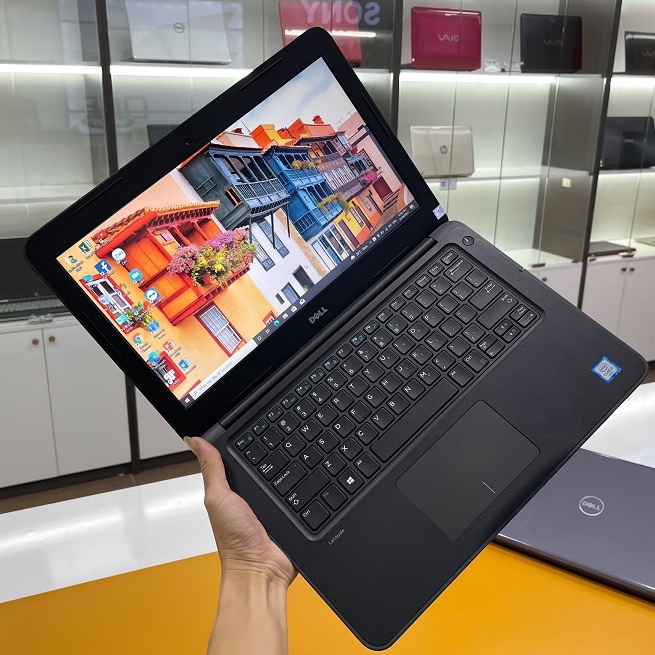 Dell Latitude 3380 Core i3 6006U/ Ram 8Gb/ SSD 256Gb/ Màn hình 13.3 inch mỏng gọn nhẹ/ thời lượng pin cực tốt .