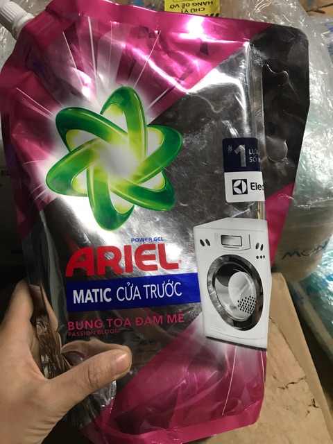 Ariel Matic Nước Giặt Túi 2.15Kg (2L) -2,4kg (2,3L)-giữ màu