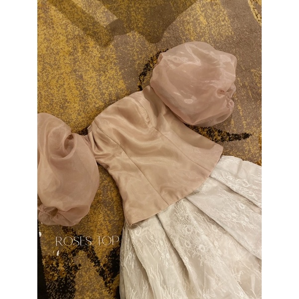 Áo cup ngực organza  H.I.U ROOM tay bồng tiểu thư, roses top thiết kế hồng nude cao cấp H.I.U design 2022.