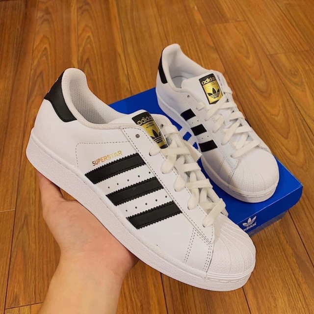 Giày Adidas superstar sọc đen nhãn vàng