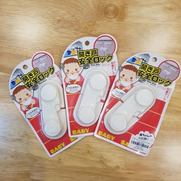 Chốt cửa tủ an toàn cho bé màu trắng nội địa Nhật Bản