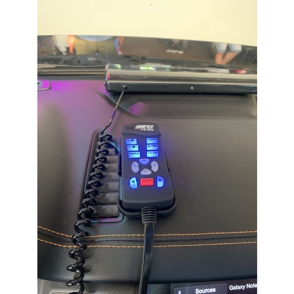 Còi phát thanh âm li còi hú