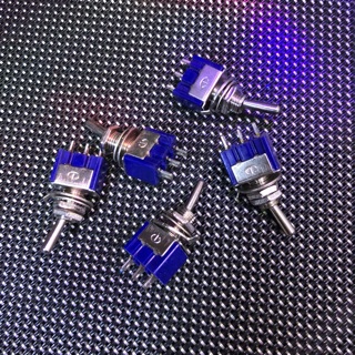 🥰 5 chiếc công tắc 220V 3 chân _sale