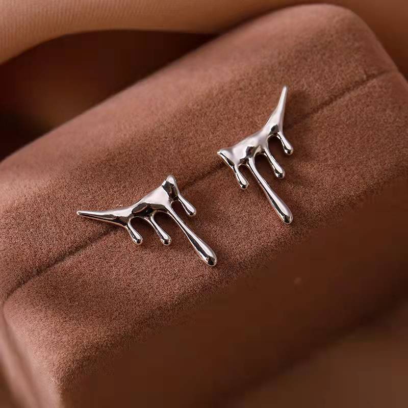 Khuyên tai hình giọt nước màu bạc phong cách vintage