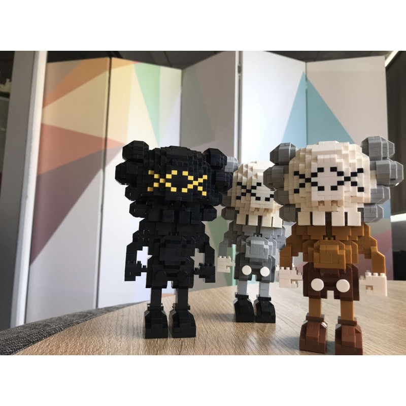 Đồ chơi Lắp Ráp Mô hình Kaws Minifigures Size 15cm NanoBlock và Size 9cm Linkgo