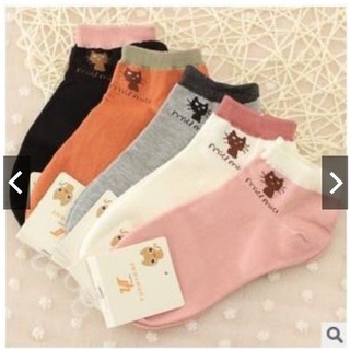 Tất cổ ngắn có hình