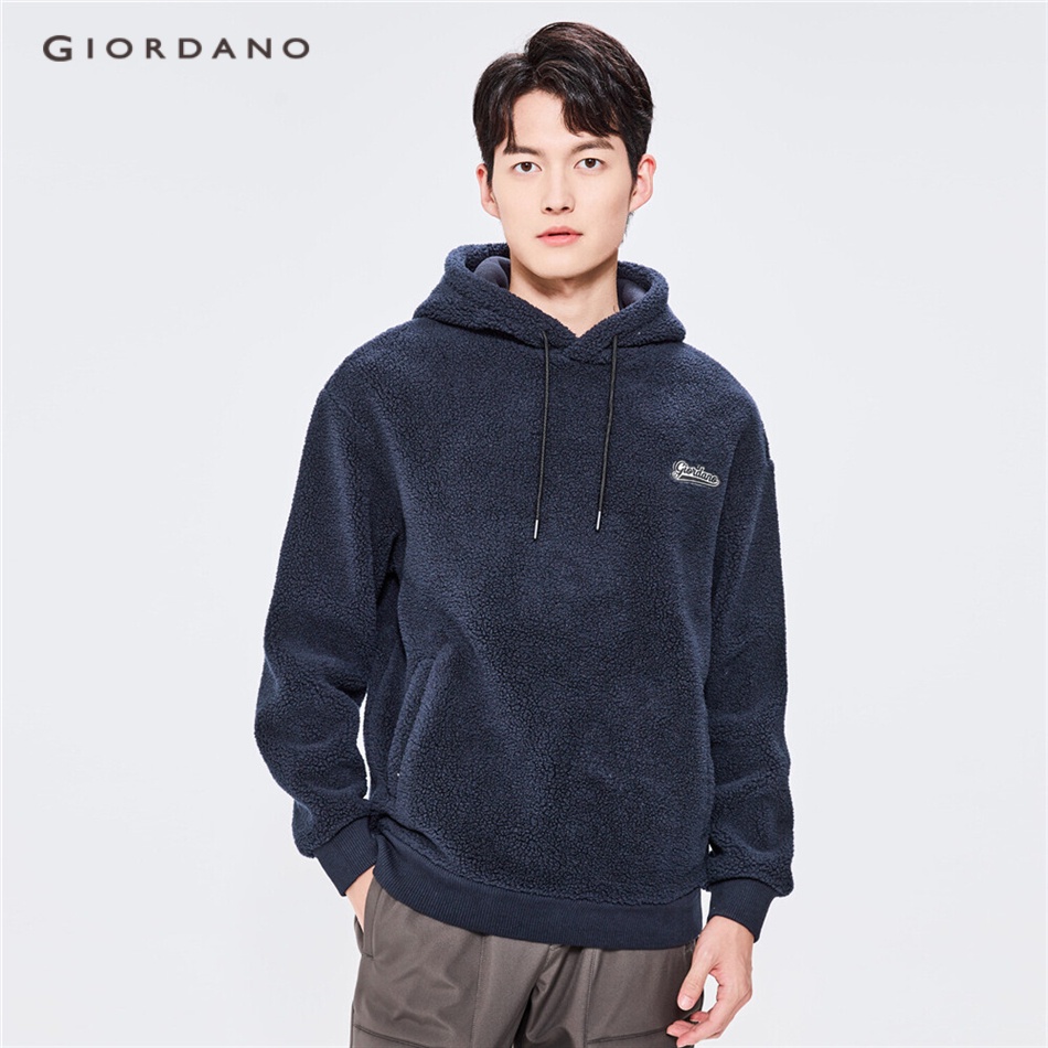 Áo sweatshirt GIORDANO 01022798 có mũ vải lông cừu mặc chui đầu cho nam
