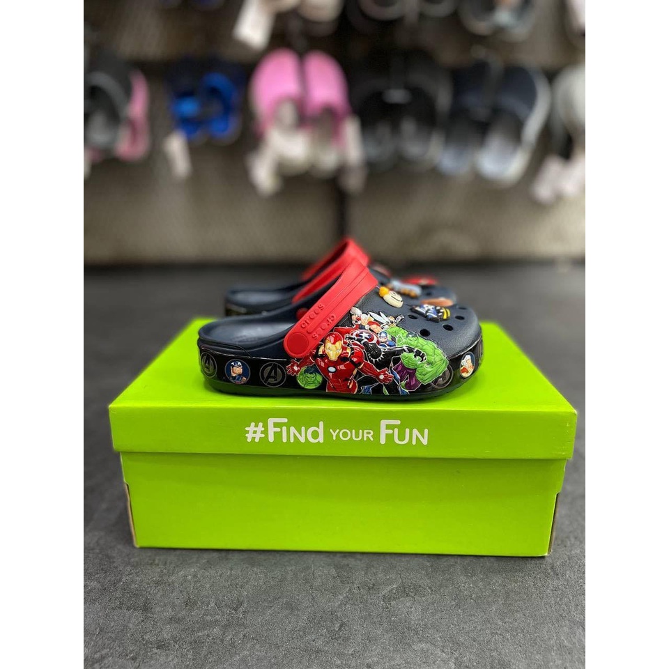 MAK - Dép Crocs Trẻ Em Mavel Avengers Band Kids, Thiết kế đúc nguyên đôi chắc chắn, Đi mưa đi nước, Hạn chế trơn tốt
