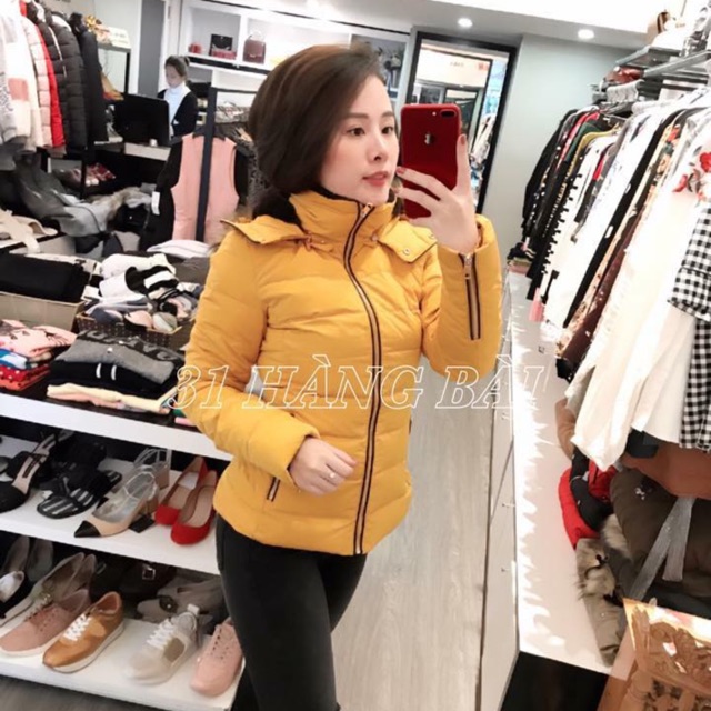 Áo khoác phao , zaza auth . Mua 2tr3 pass 1tr3 đã qua sử dụng vẫn còn mới . Lông vẫn mượt