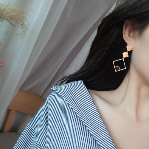 Bông Tai Dự Tiệc Hình Vuông Titan Ko Han Rỉ TT 3647