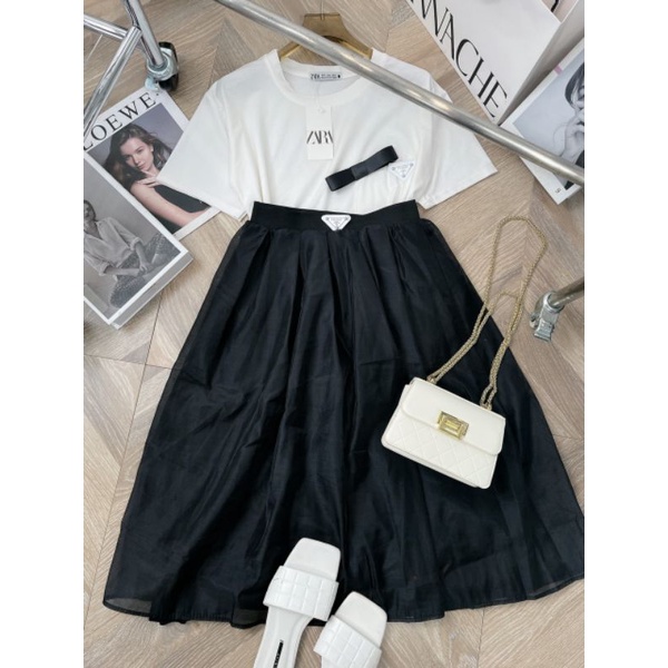 Set váy Áo phông trắng phối chân váy dài dáng xoè dễ thương.