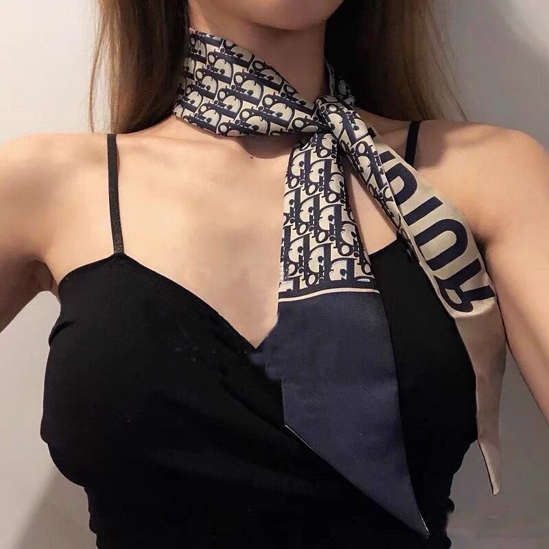 Khăn lụa làm phụ kiện thắt nơ túi, buộc tóc