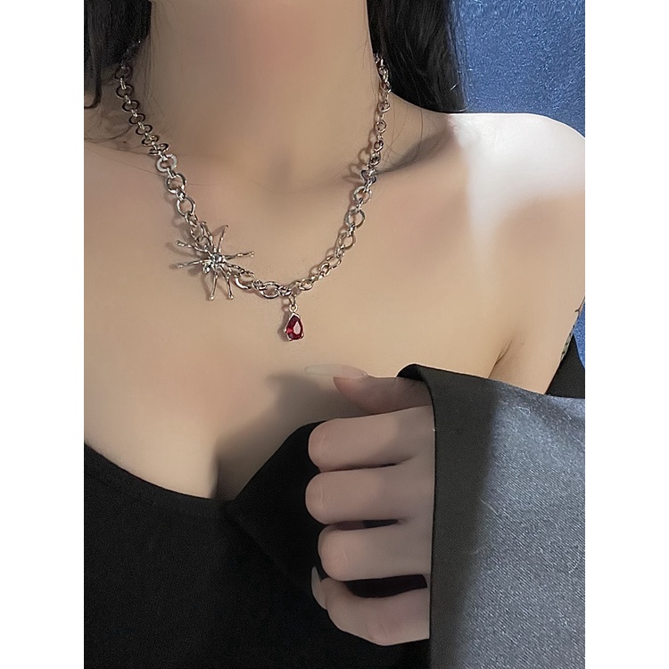 Europe and the United States small design sense necklace high INS cold wind personality spider ruby collarbone chain