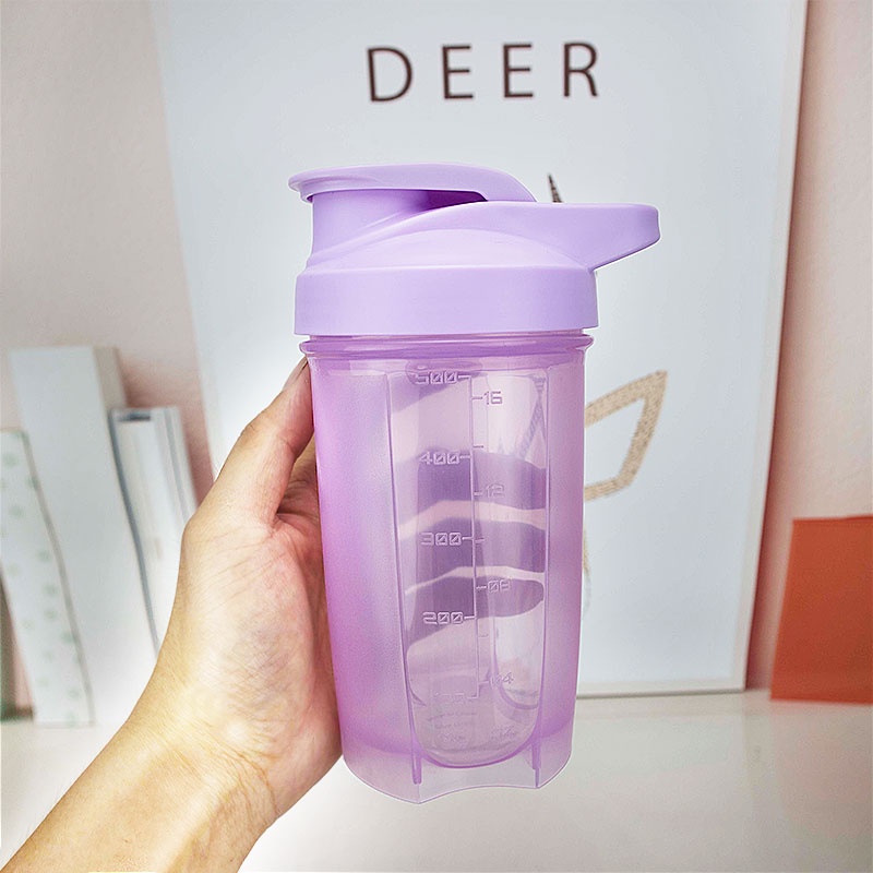 Bình lắc protein thể thao thể hình 500ml bằng nhựa có vạch đo chống rò rỉ tiện dụng kèm 1 bóng khuấy bằng thép không gỉ
