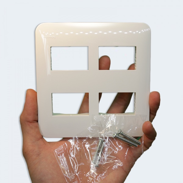 Mặt che 4 thiết bị, size S  hãng Scheneider Electric