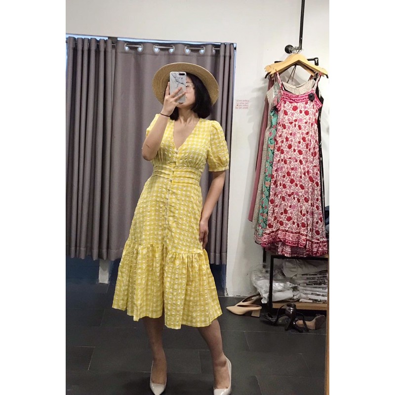 Đầm kẻ caro Urban Revivo xuất dư.