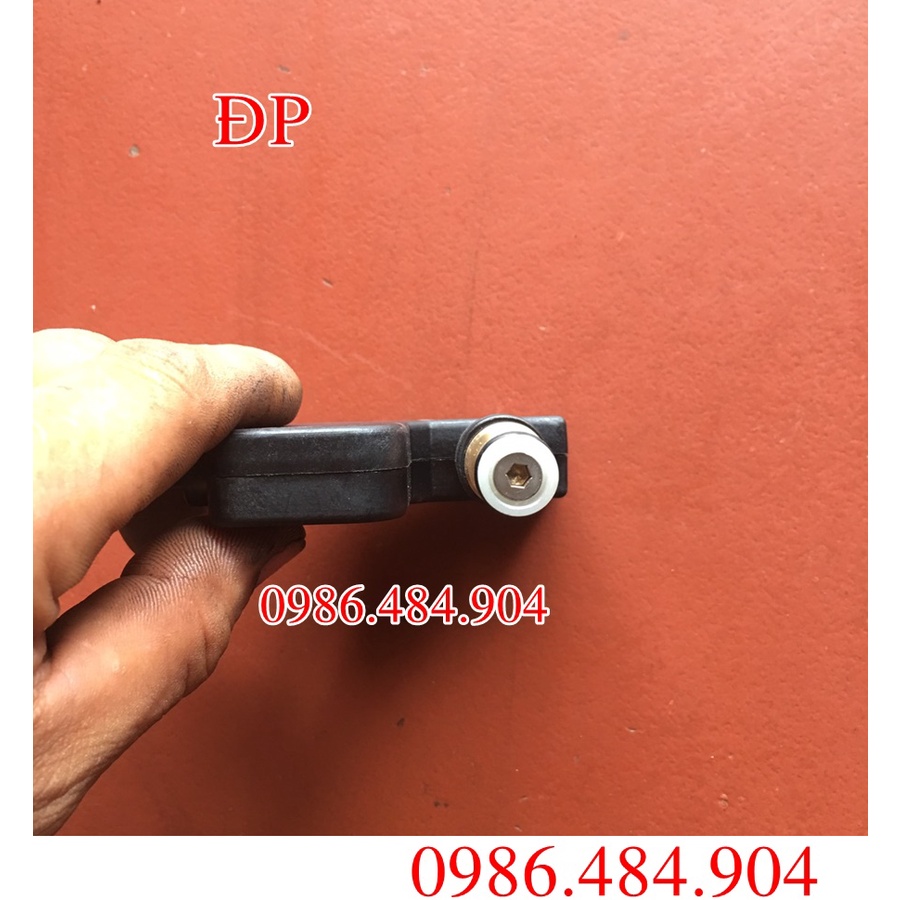 Rơ le máy rửa xe mini gia đình, Role loại cong khửu màu đen
