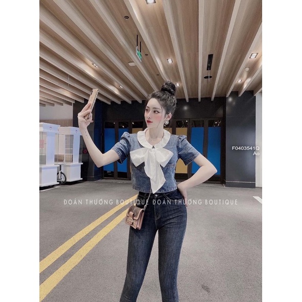 Áo sơ mi jeans cổ phối nơ trắng