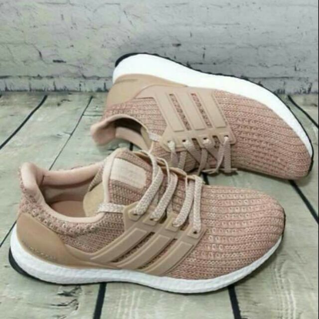 Giày thể thao Adidas