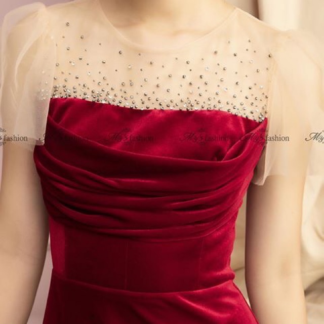 Đầm nhung pha tay lưới đính đá