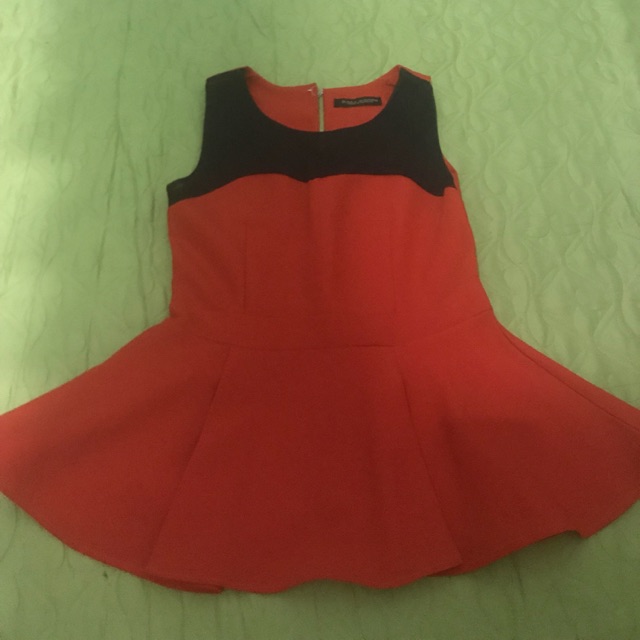 Áo peplum.
