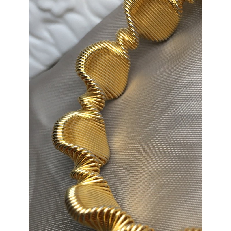 Vòng tay vintage lò xo thiết kế xoắn