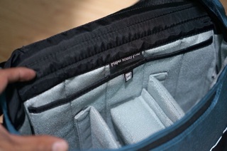 Túi máy ảnh Crumpler Roady 7500 có ngăn ipad