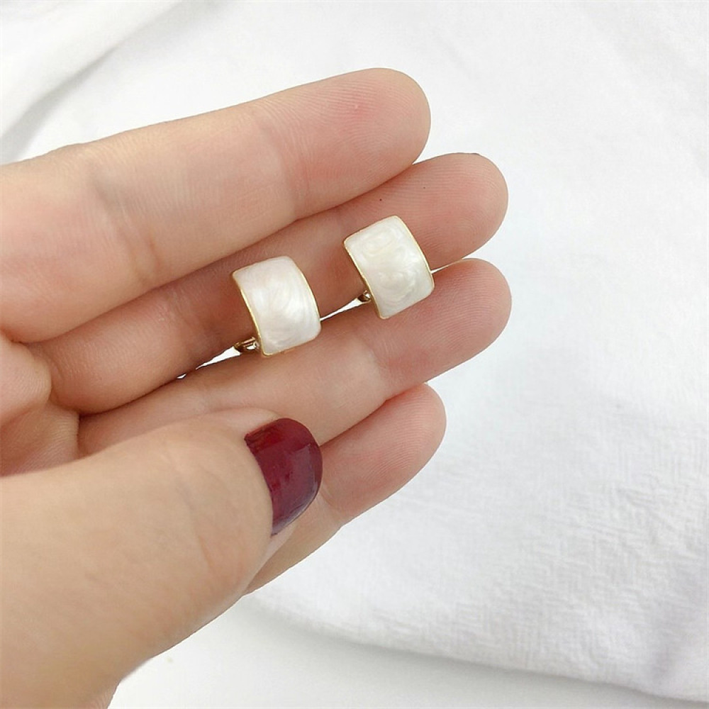 Khuyên Tai Kẹp Vành Tai Không Xỏ Lỗ Bằng Resin Màu Trắng Mạ Vàng Cho Nữ