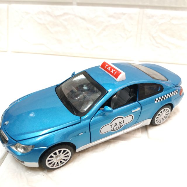 Xe mô hình taxi BMW M6 1:32