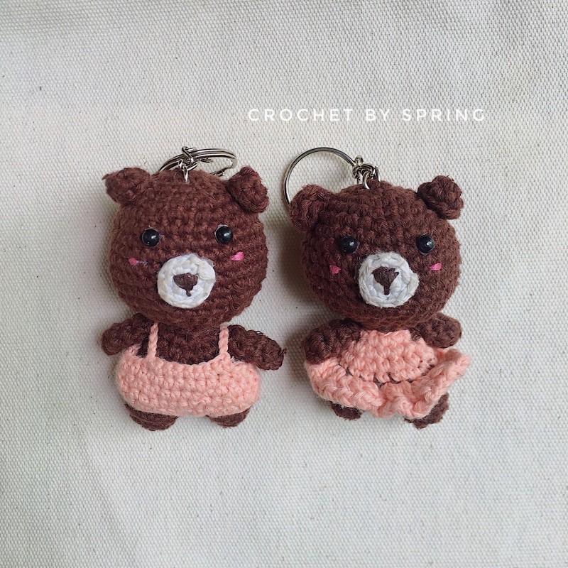 MÓC KHOÁ LEN GẤU BROWN BÔNG [được chọn màu váy, áo] l crochetbyspring