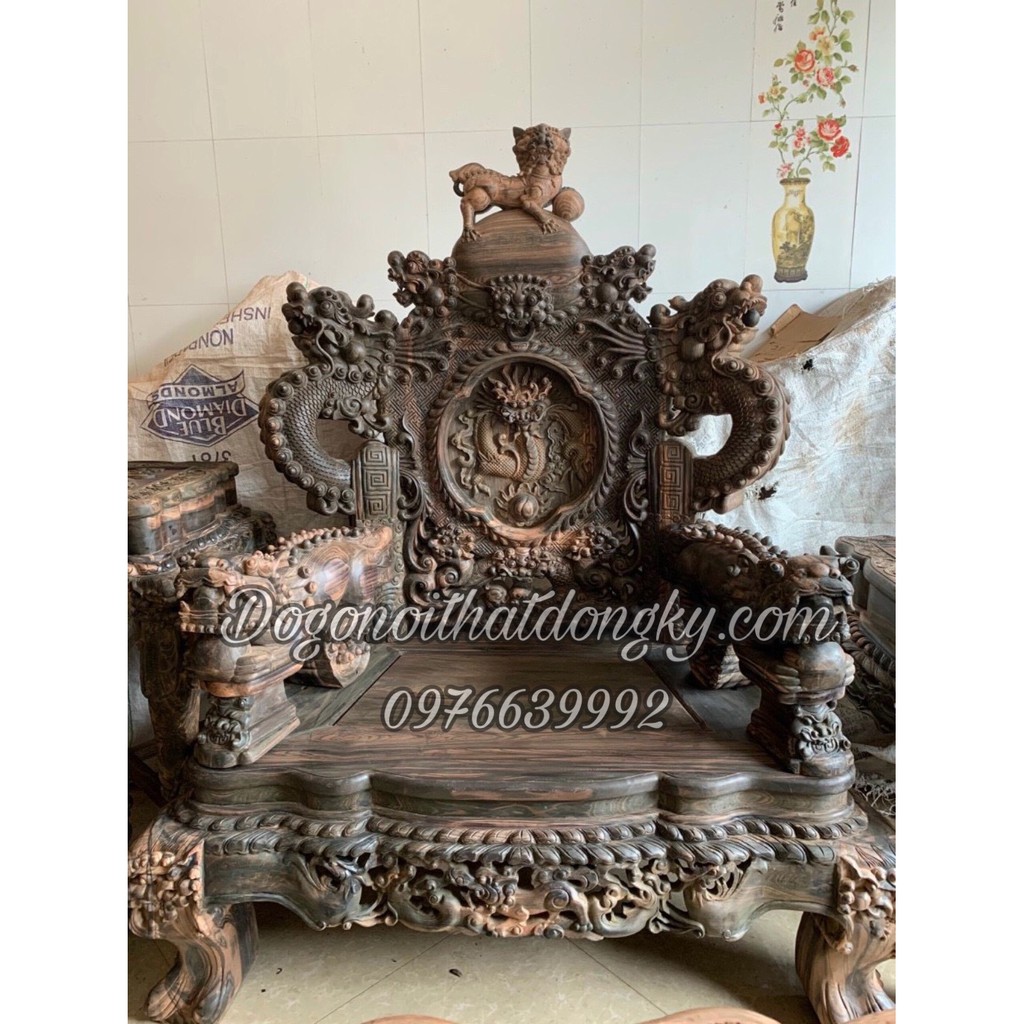 Bộ bàn ghế phòng khách rồng đỉnh gỗ mun