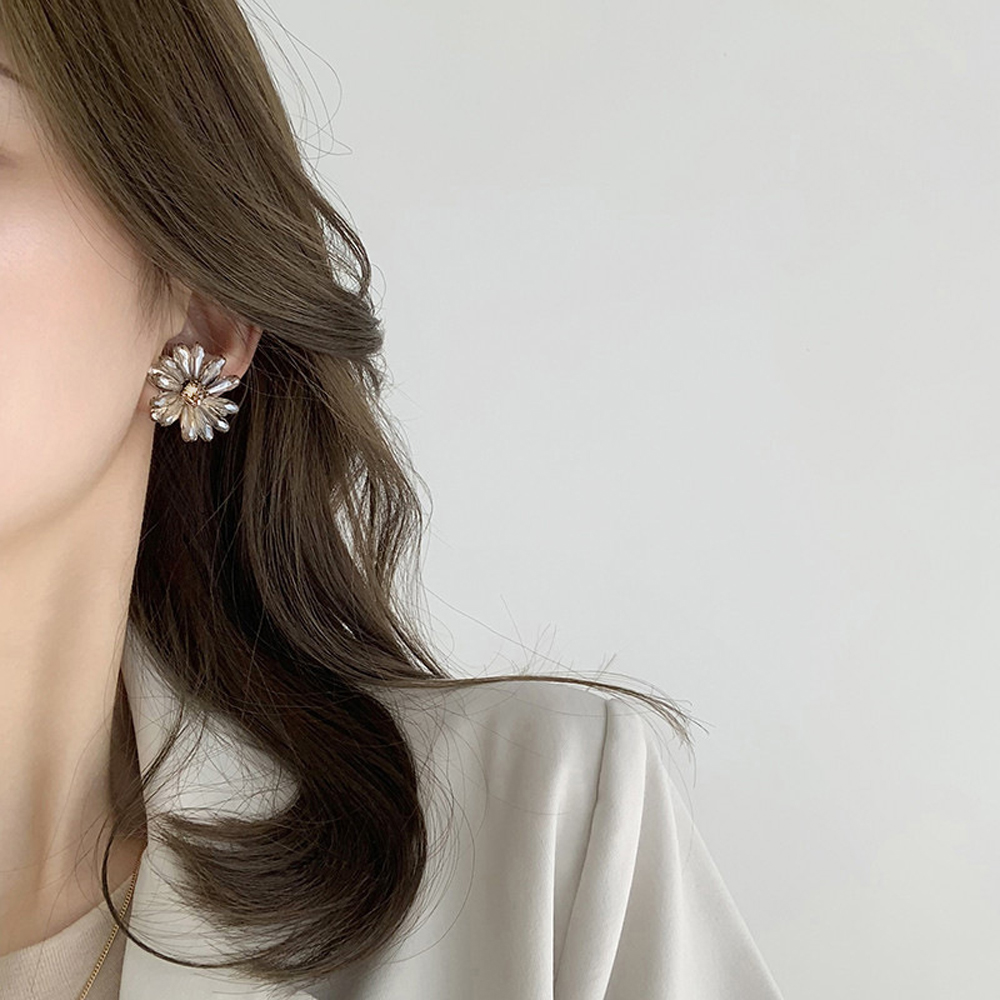 Khuyên Tai Hình Hoa Cúc Đính Đá Phong Cách Bohemian Dành Cho Nữ