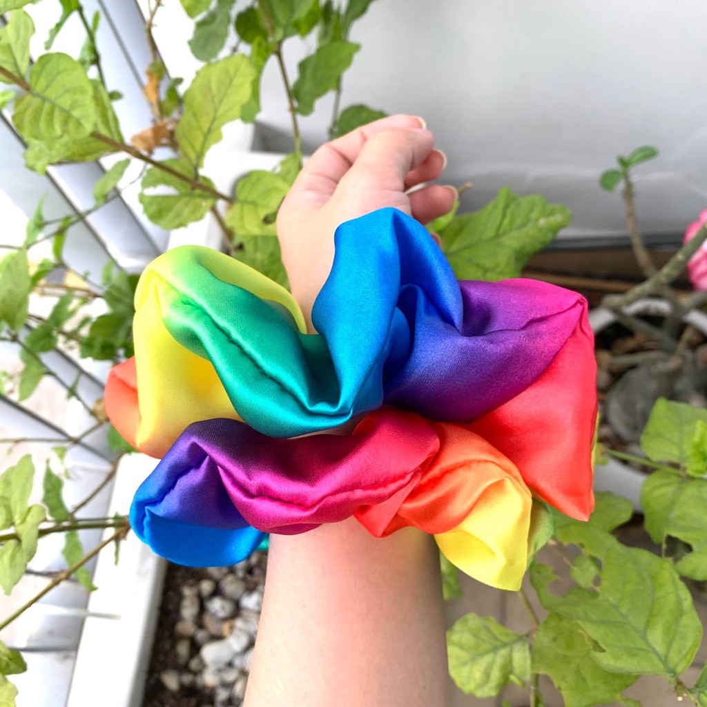 Cột tóc vải scrunchies màu cầu vòng