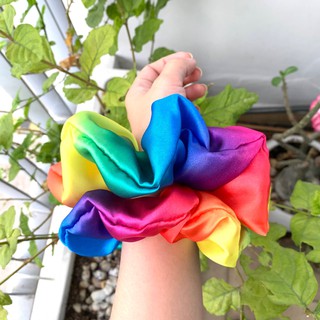 Cột tóc vải scrunchies màu cầu vòng