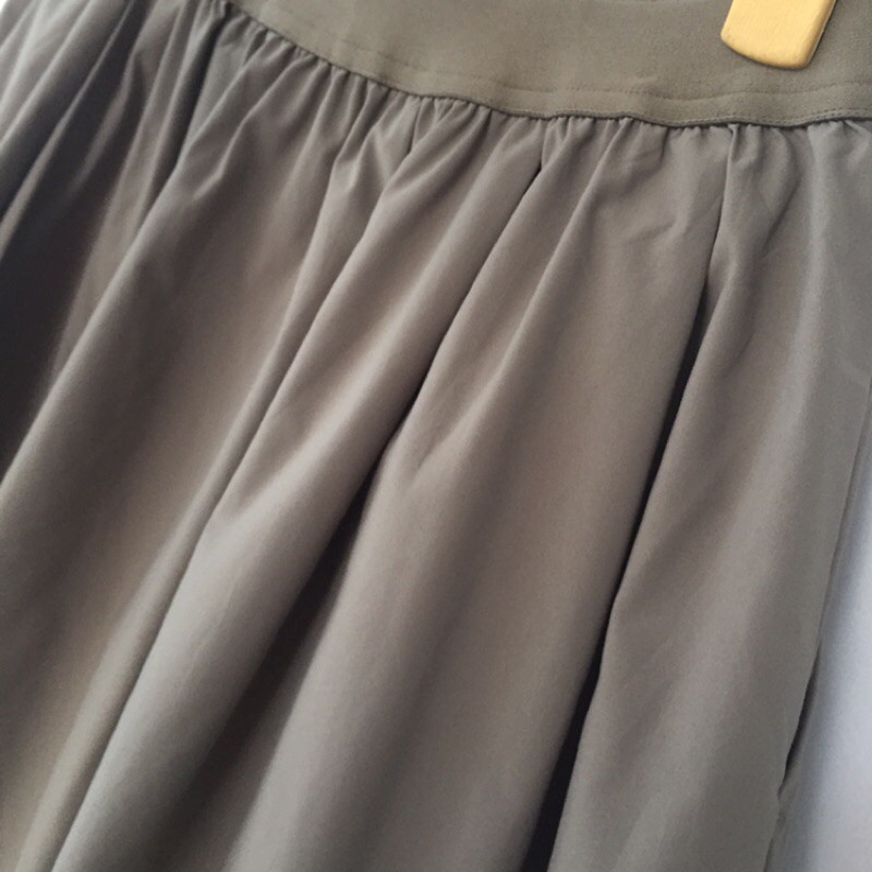 Chân váy Uni Qlo mới cen có túi | BigBuy360 - bigbuy360.vn