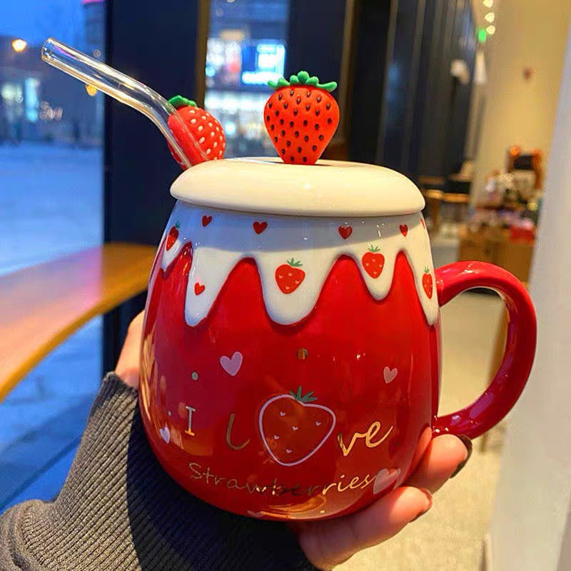 Ly sứ hình trái dâu có nắp kèm muỗng và ống hút dung tích 450ML