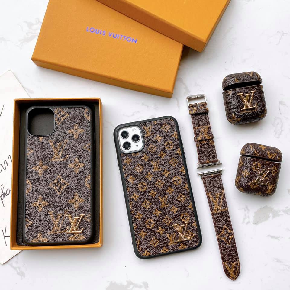 Ốp cứng lv lót nhung có logo nổi