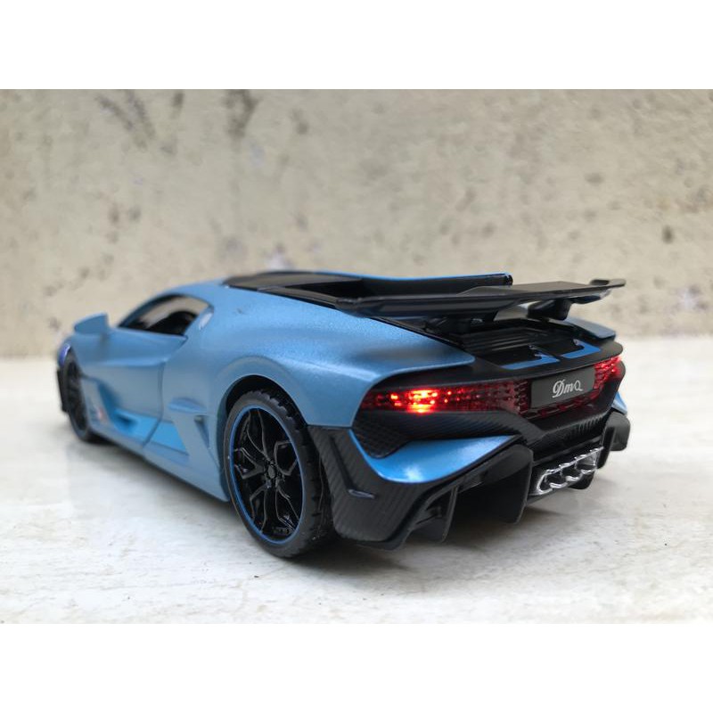 Mô hình xe ô tô Bugatti DIVO 1:32