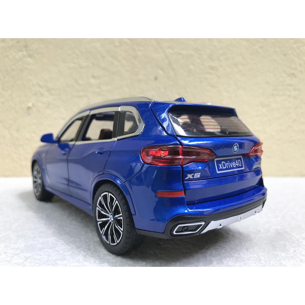 Mô hình xe BMW X5 xDrive40i 1:24