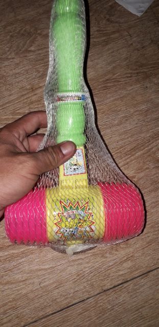 Chiếc búa kèn 2 đầu bằng nhựa cho bé