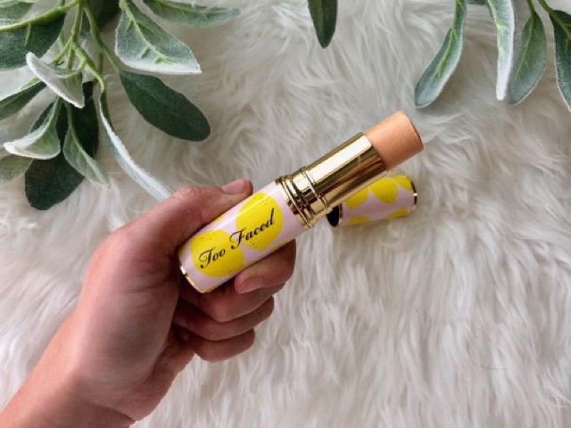 Too Faced - Bắt sáng dạng thỏi Highlight dạng thỏi của Too Faced - Frosted Fruits Highlighter Stick