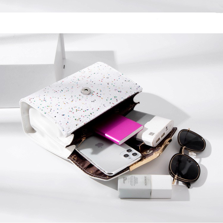 Túi Đeo Chéo T19 Khóa Trái Tim Màu Đen