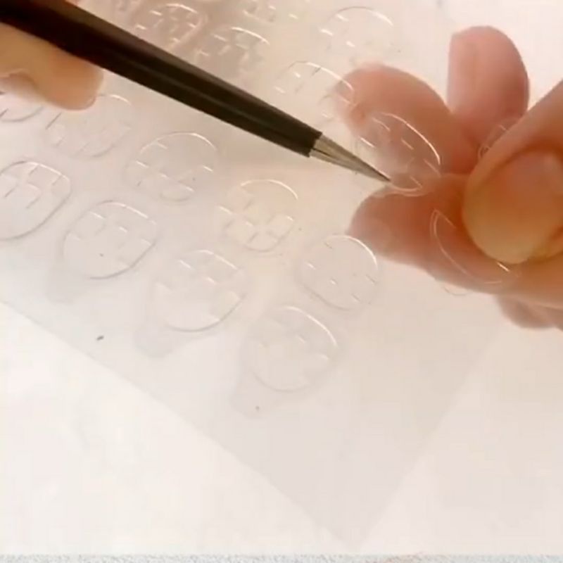 24 miéng  dán móng 2  tay