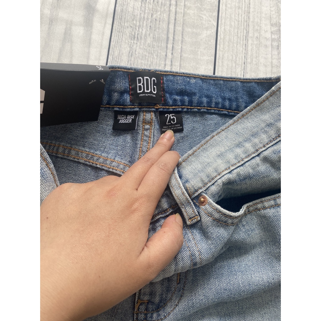 QUẦN JEAN BDG WASH RÁCH TUA LAI