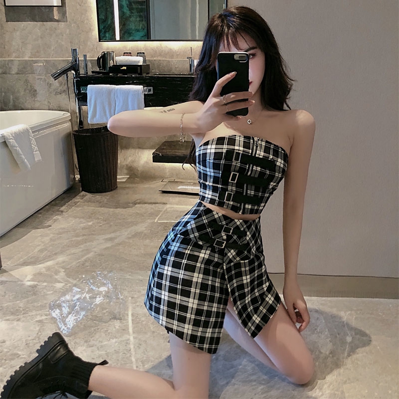 Set trang phục 2 mảnh gồm áo ống crop top kẻ caro phối dây kéo+chân váy mini cạp cao kiểu cách